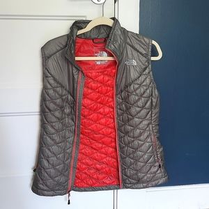 North face thermoball vest S